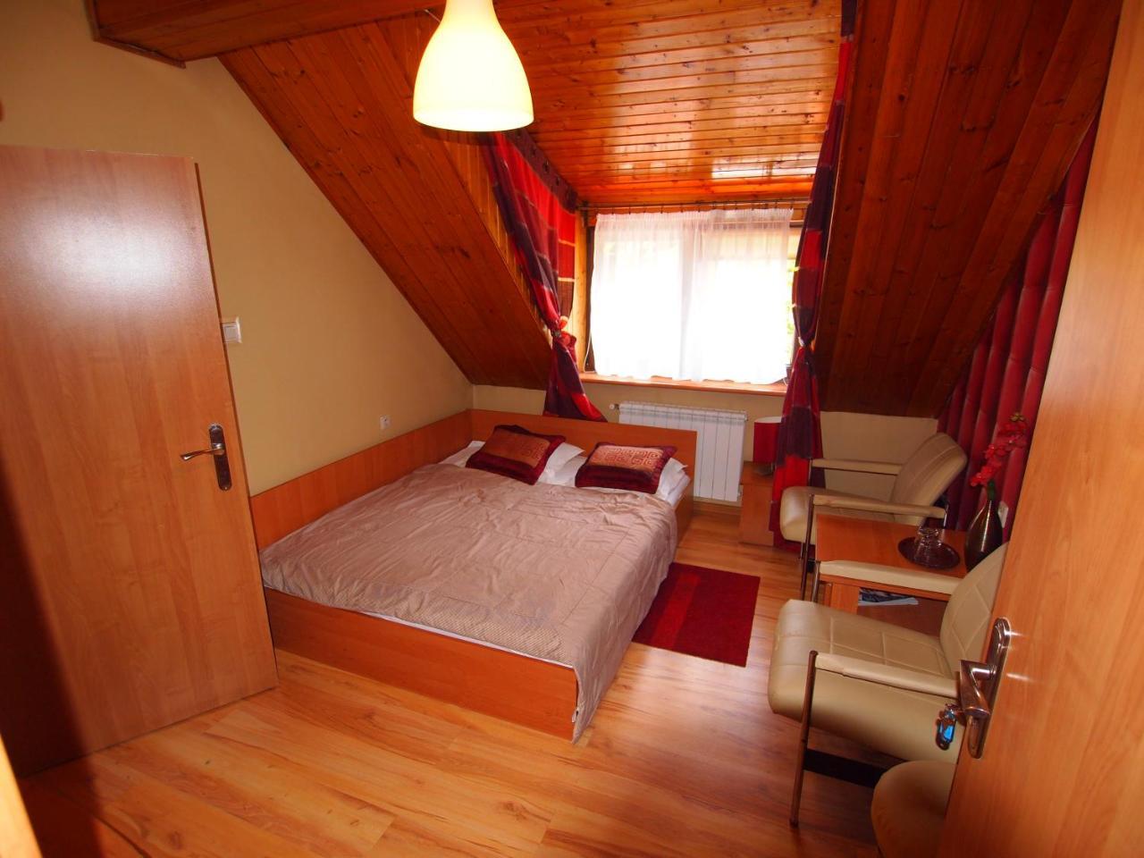 Zajazd Siodlo Hotel&Restauracja Kobyla Góra Екстериор снимка